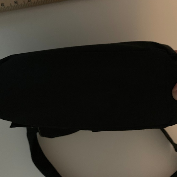 🎈Classic Tommy Hilfiger vinyl purse in Navy - Picture 5 of 5